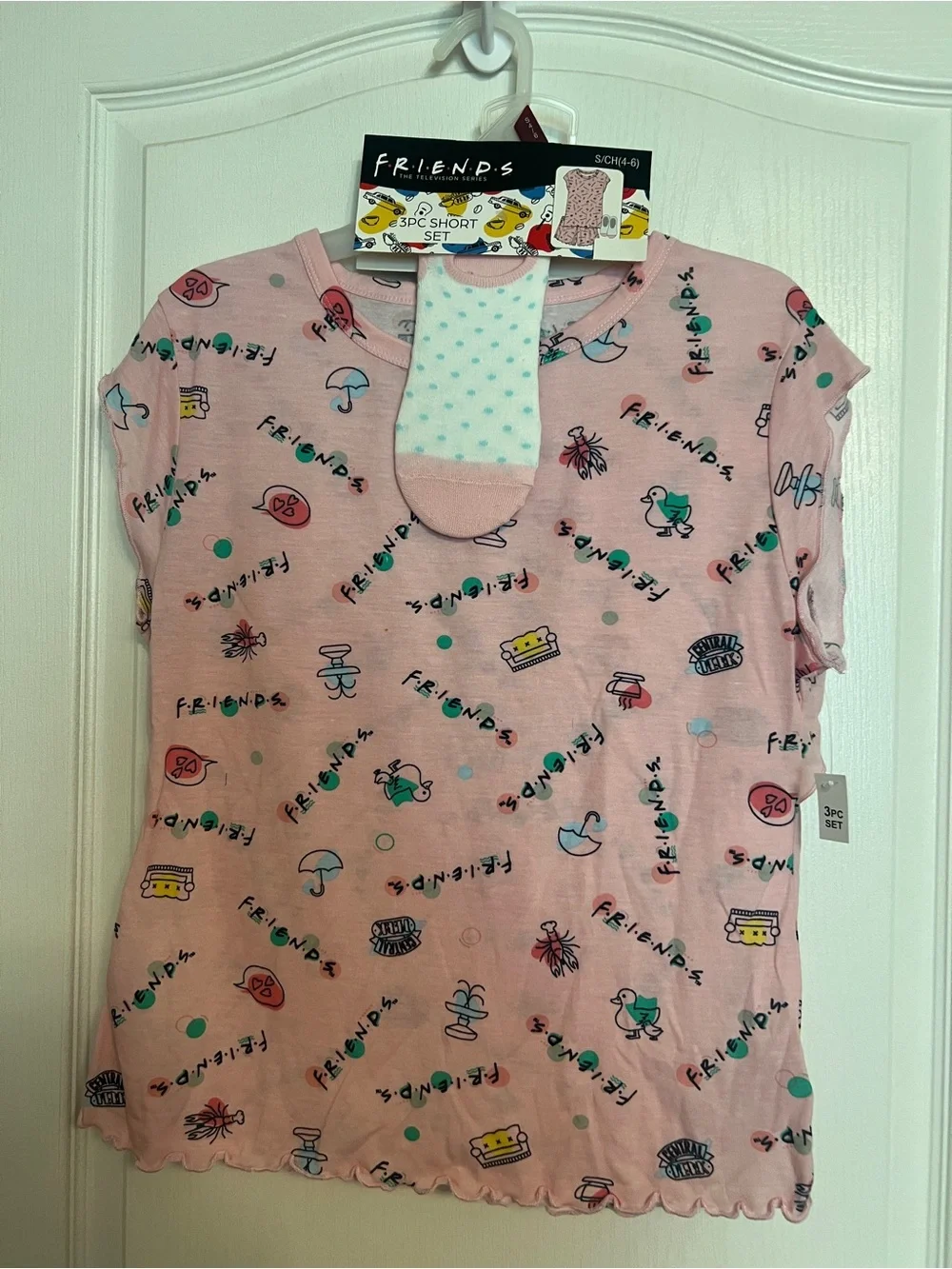 FRIENDS Pink Short-Sleeve Girls Pajama Top with Patterned Socks